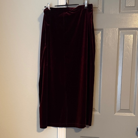 Vintage Lord & Taylor Velvet Pencil Skirt in Rich Burgundy - Picture 5 of 6